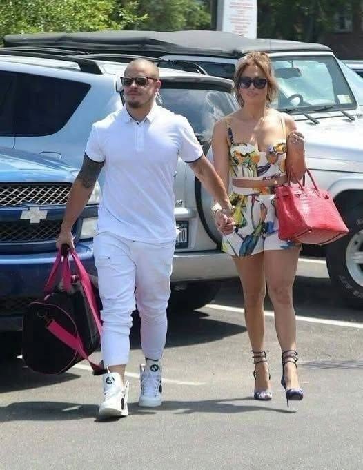 Jennifer Lopez, 54, is showing off